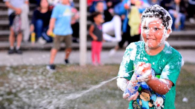 musica, baile y mucha espuma: comenzaron los festejos por el carnaval en la republica de los ninos