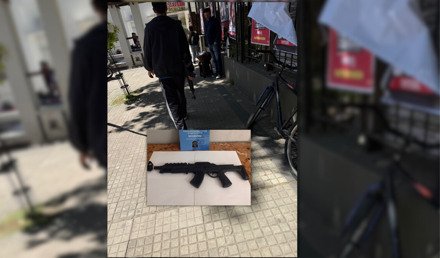 Estudiante armado en la facultad de Arquitectura (2)