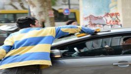un trapito discutio con un automovilista, le rompio la ventanilla y termino detenido un trapito discutio con un automovilista, le rompio la ventanilla y termino detenido
