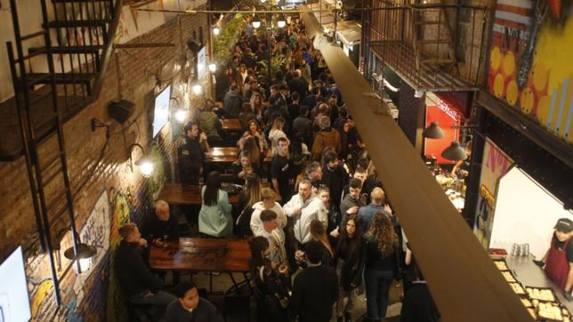 el callejon mercado reabrio con novedosas propuestas para la gastronomia platense