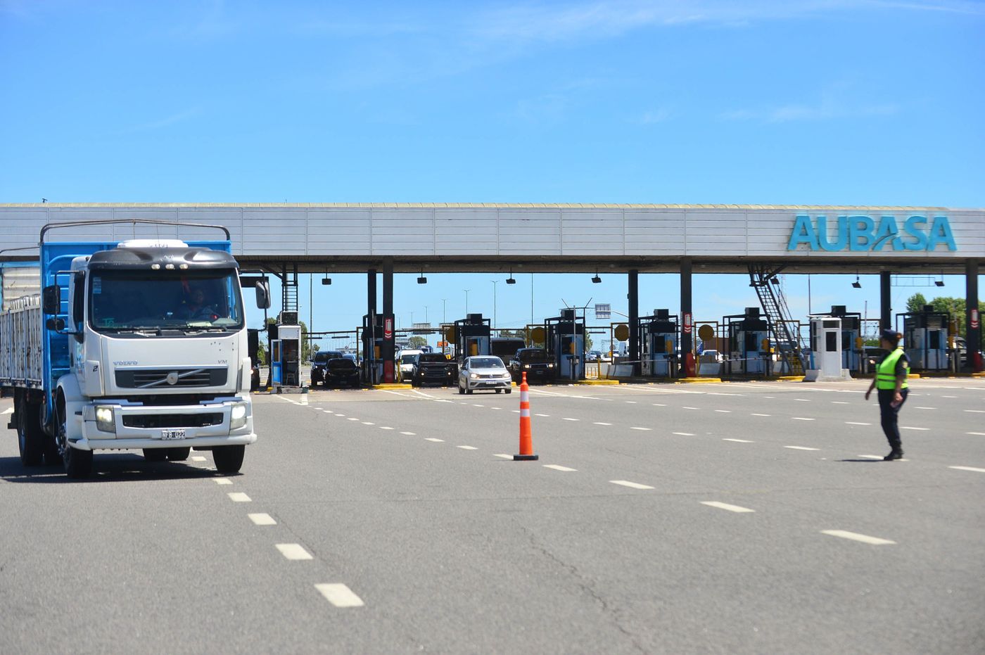 Operativo Sol Operativo Sol Peaje Autopista La Plata - Buenos Aires  control camiones.JPG