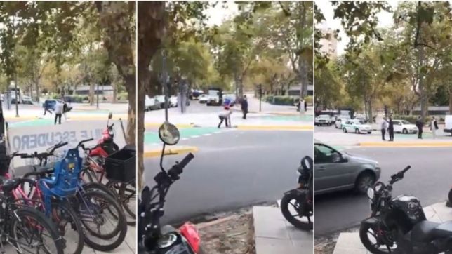video: discutieron a metros de plaza moreno y terminaron a los baldosazos