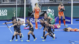 el festejo en santa barbara por la consagracion de las leonas en el mundial de hockey