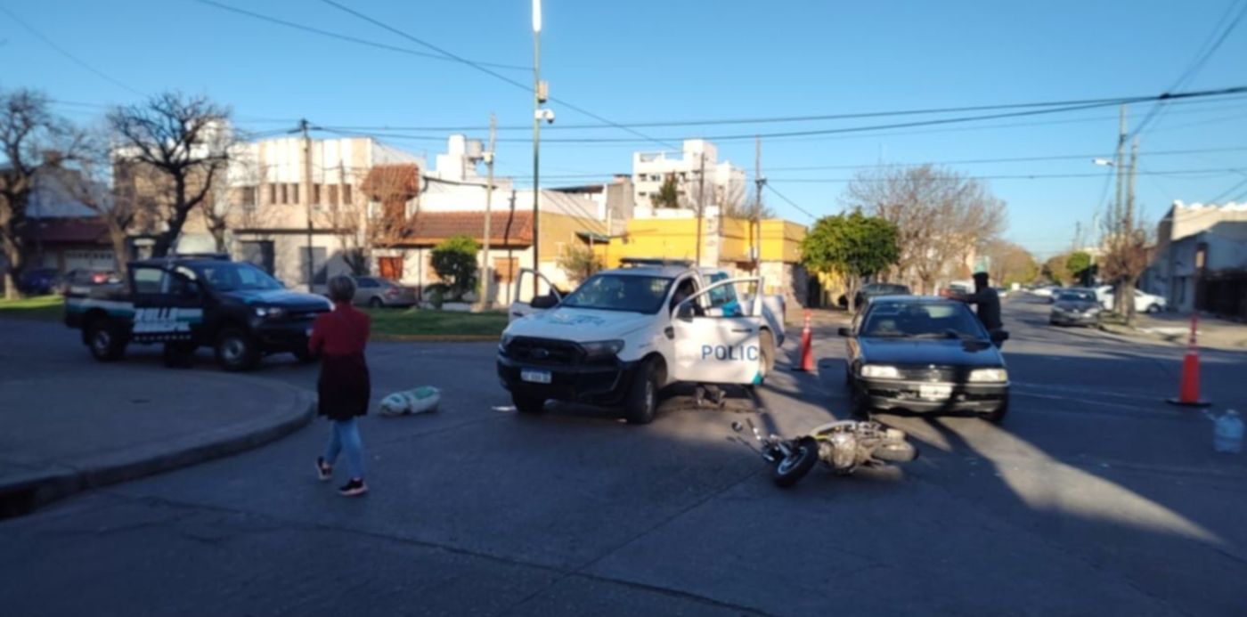 Choque moto y auto - 28 y 66