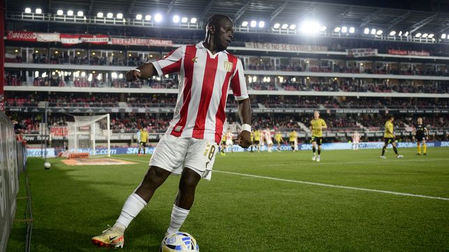 estudiantes acordo la venta de edwuin cetre a athletico paranaense