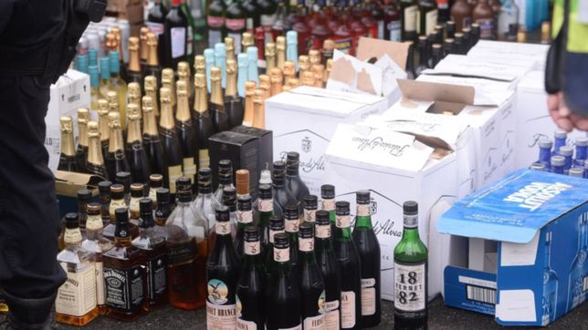 alcohol, equipos de musica y autos: todo lo incautado en la fiesta clandestina de la plata