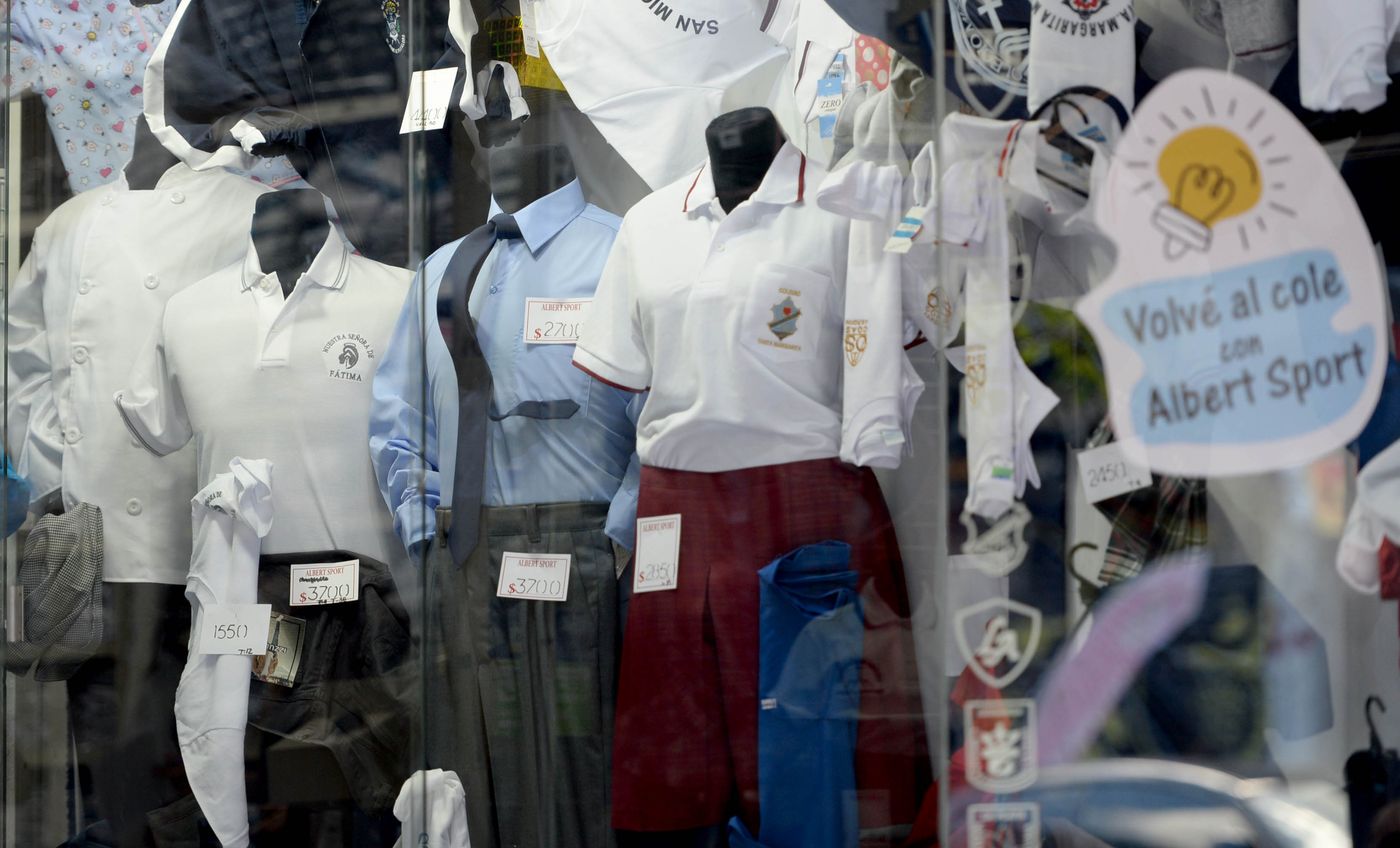Uniformes escolares (1).JPG