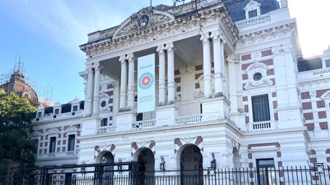 estatales y docentes se ven las caras con la provincia para discutir salarios