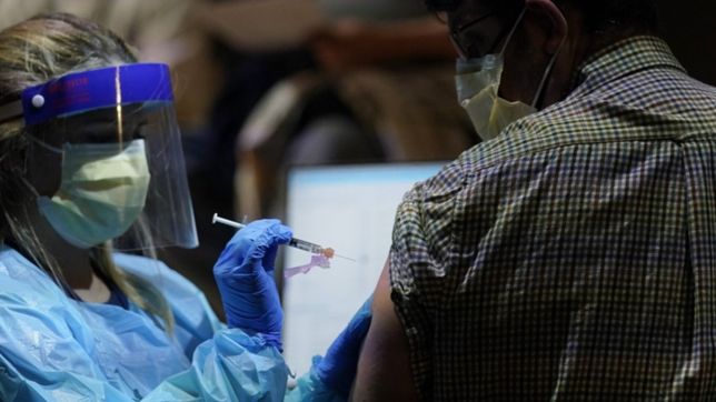 la provincia espera 88 mil dosis de la sputnik v para empezara a vacunar a los docentes