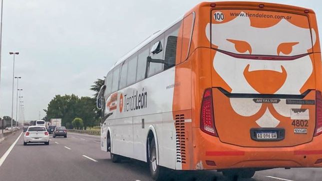 video: un chofer de tienda leon cruzo la via con la barrera baja y casi causa una tragedia