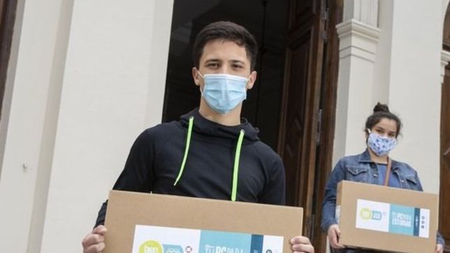 la unlp volvio a entregar notebooks y tablets gratuitas a sus estudiantes