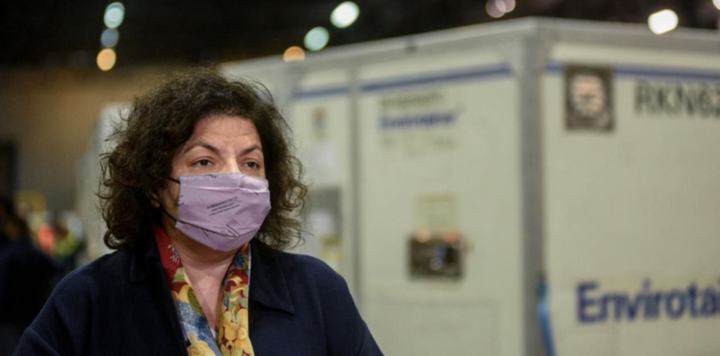 Llegada de vacunas de AstraZeneca desde méxico - CArla Vizzotti recibe vacunas