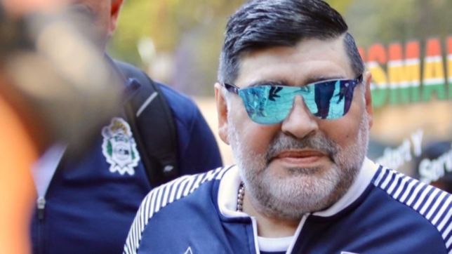 maradona explico porque decidio seguir en el lobo: no huyo como las ratas