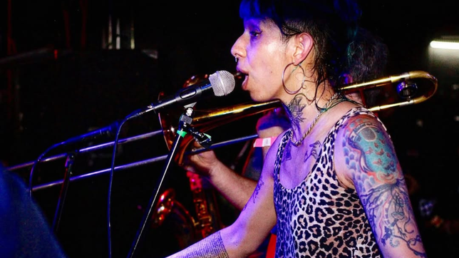 dolor por la muerte de la cantante platense que habia denunciado la interrupcion de su tratamiento oncologico por ajuste