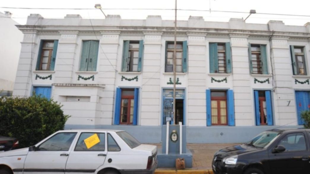 Chaleco de goma y pistola a cebitas: así era la estafa policial de horas Polad en La Plata