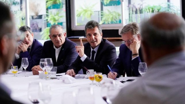 reunion sorpresiva de massa con la mesa de enlace a la espera de anuncios para el campo