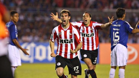 Cruzeiro Estudiantes gol Boselli.jpg