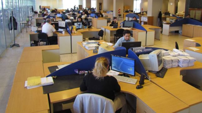 bono y aumento al basico, la nueva oferta de la provincia para los estatales