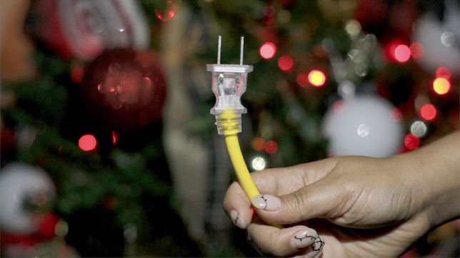 un chico de 15 anos murio en un incendio provocado por luces de navidad