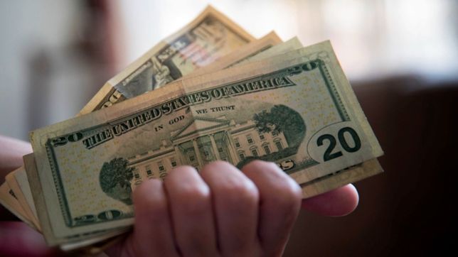el dolar blue no para de subir, llego a los $200 y marco un nuevo record