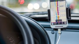 asaltaron a un taxista de la plata que trabajaba para didi, lo golpearon y le robaron el auto
