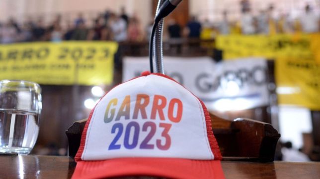 batucadas, canticos y banderas: los militantes del pro pidieron por la reeleccion de garro