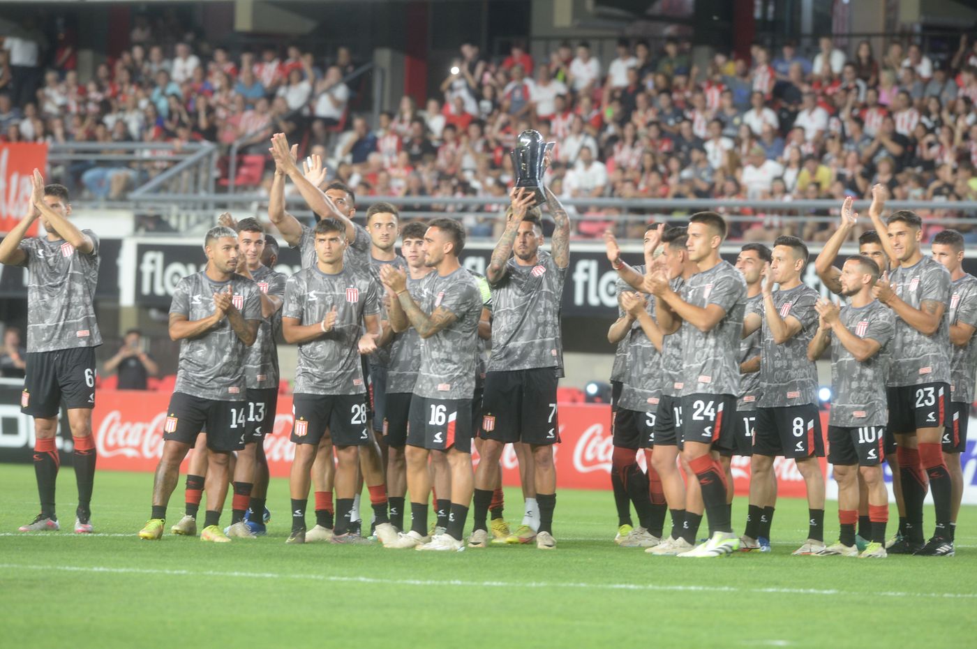 Estudiantes La Noche del León (4).JPG