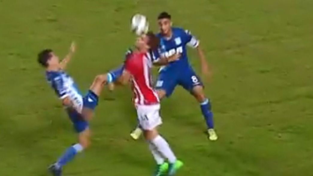 VIDEO: Así fue la patada que recibió Facundo Sánchez y dejó a Racing con uno menos