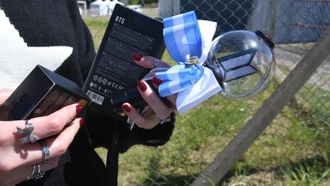 Comenzó la venta del merchandising oficial de BTS en el Estadio Único de La Plata
