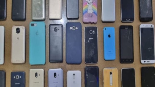 tiene 22 anos y lo atraparon en la plata con 27 celulares robados que pretendia vender