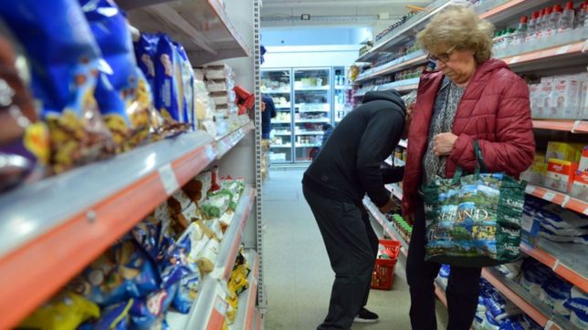 volvieron los supermiercoles a los supermercados de la ciudad con descuentos del 50%