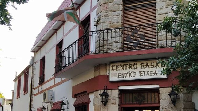se prendio fuego el historico restaurante del centro vasco de la plata