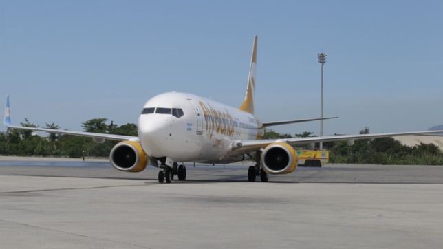 otro pasajero se descompenso y murio en pleno vuelo en un avion de flybondi