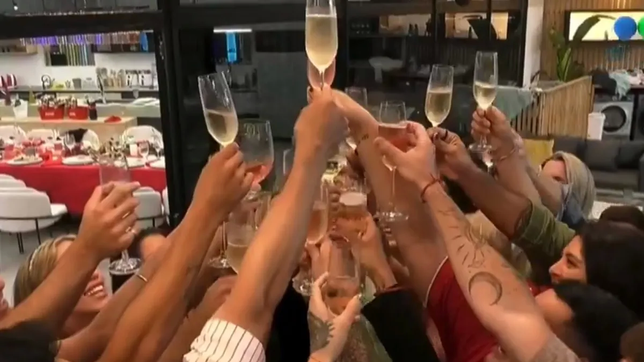 la navidad en gran hermano: el emotivo brindis en la casa y que es lo que pasara con la postergada eliminacion