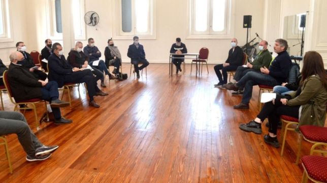 en un clima tenso, el comite de crisis de la plata volvio a reunirse tras casi dos meses