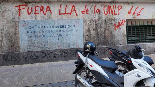 la agrupacion libertaria que desembarco en la unlp denuncia amenazas y agresiones