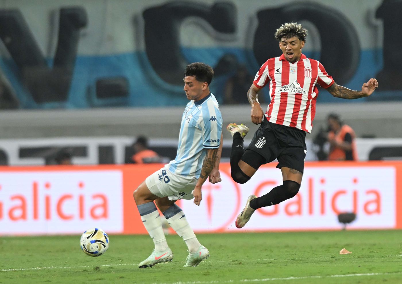 Cristian Medina en la final del Torneo Clausura ante Racing.