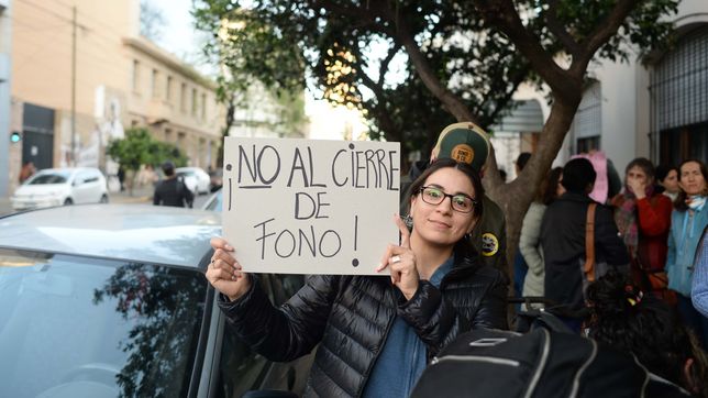 docentes y estudiantes de fonoaudiologia marcharon contra el cierre de la carrera
