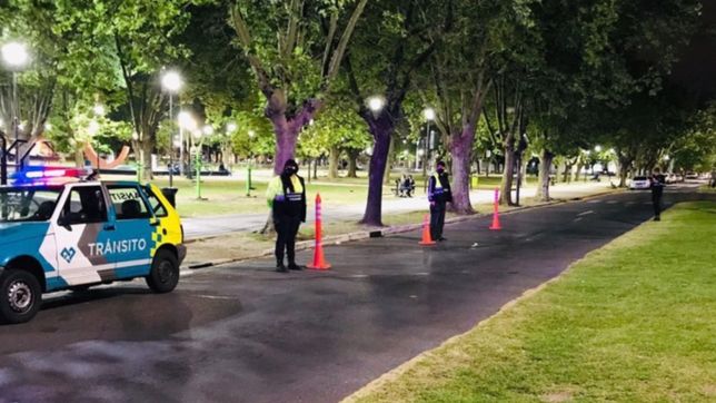 evadieron un control en la plata, golpearon a una inspectora y les secuestraron una navaja