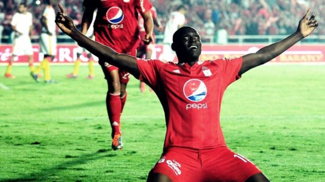 como juega y de donde viene, martinez borja, el delantero colombiano que quiere gimnasia