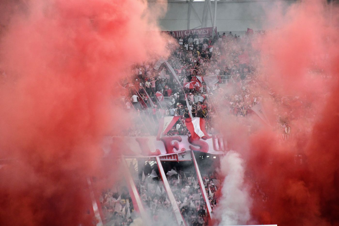 Estudiantes Vélez Final Copa de la Liga hinchada (1).JPG