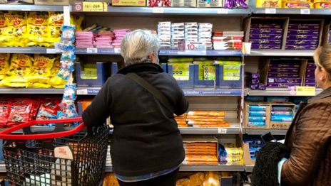 Expertos empeoran sus pronósticos y anticipan una inflación anual de más del 160%