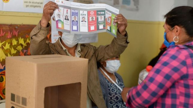 los bolivianos que viven en la plata participan para elegir al nuevo presidente