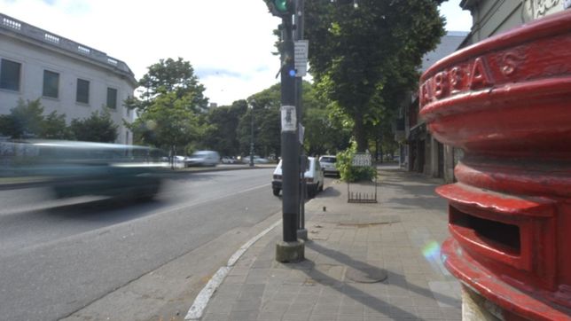 los siete buzones rojos del correo argentino se quedaran en la plata