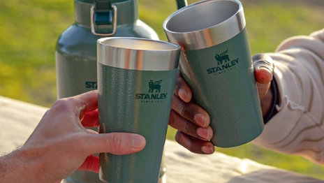 El vaso Stanley que provocó un cambio clave en la política de importaciones