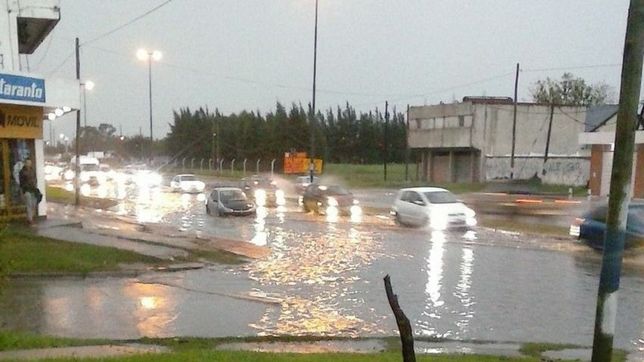 la poca lluvia anego numerosas calles en la periferia de la plata