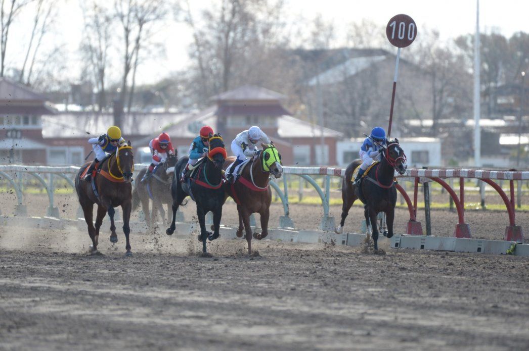 Hipodromo premio evita jockeys mujeres.JPG