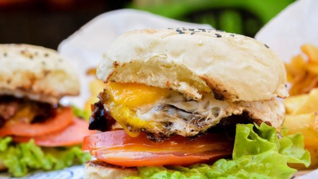 dia de la hamburguesa: asi se hacen las mejores burgers de la plata