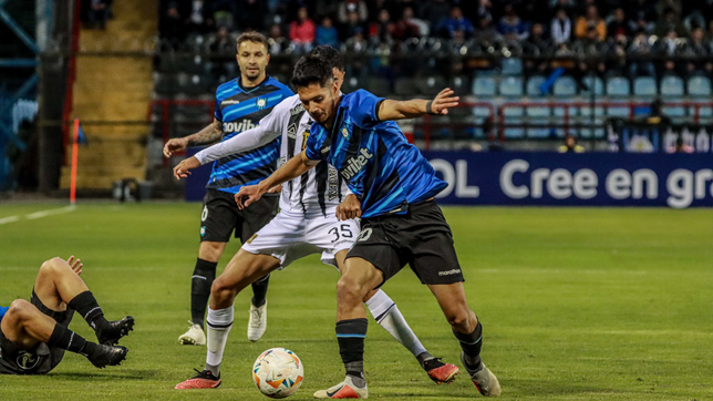 the strongest recibe a huachipato y estudiantes saca cuentas para la clasificacion