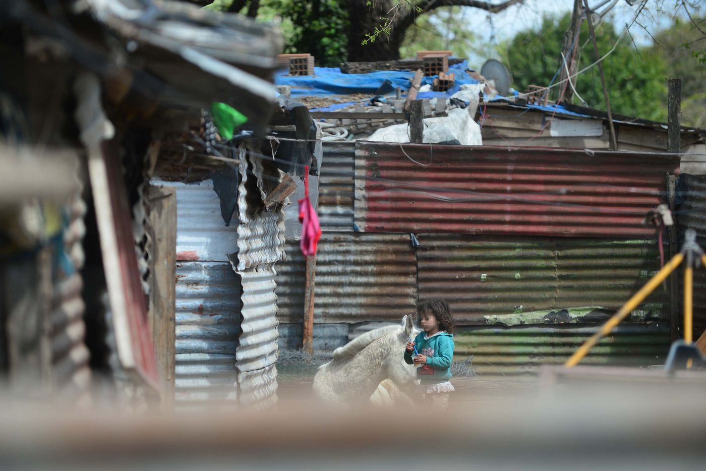 Asentamiento vías del Bosque Pobreza.JPG